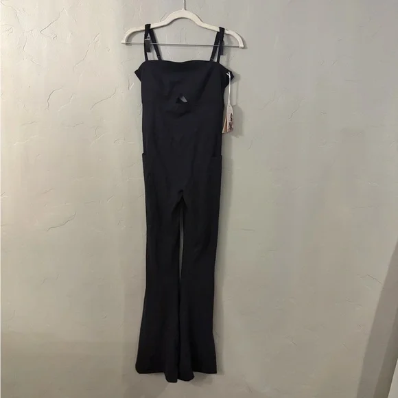 NWT! BLOGILATES Women's Peekaboo Flare Active Jumpsuit.
Black. Small. - Picture 3 of 6